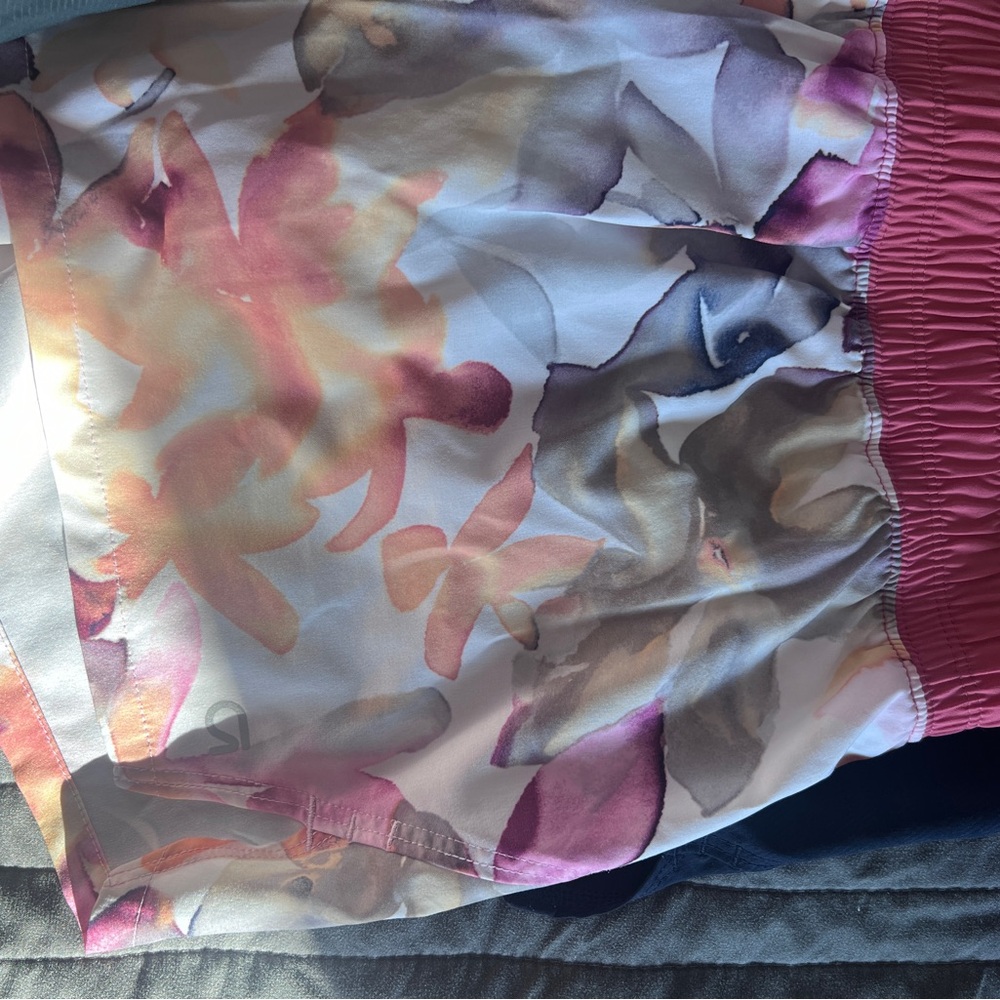 Women’s GAP athletic shorts - Picture 5 of 7